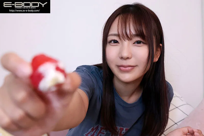 ヤリ部屋で雑にモミ犯●れてアへ笑顔でピースしてるなんてどうかしてるぜ 大好きな巨乳彼女が大学サークルの男達にノリノリで寝取られて… 莉々はるか サンプル画像 1