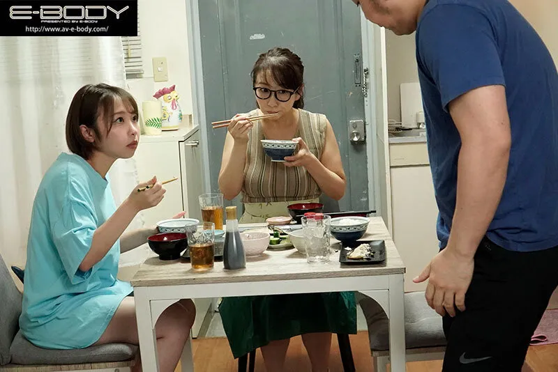 歳の離れた妹に授乳手コキしてもらうおかしな家族の10年 宍戸里帆 サンプル画像 1