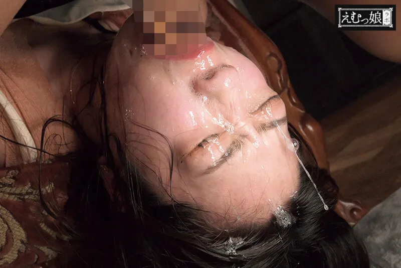 喉奥えぐる凶悪棒を丸飲み涙目 限界フレッシュ嘔吐で世界を潤すイラマNewアイドル 二葉エマBEST サンプル画像 9