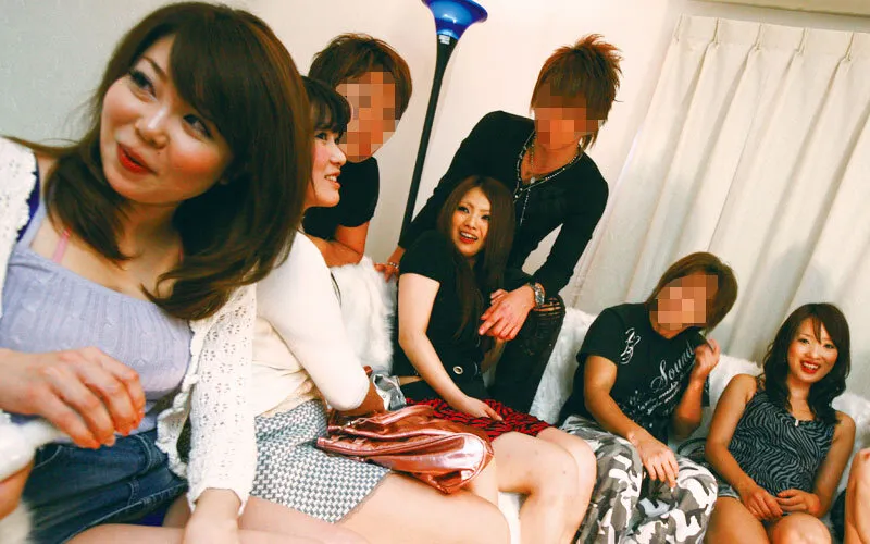 SEXレスで欲望がはち切れた高学歴な人妻グループの姦通セックス乱交記録4時間 サンプル画像 8