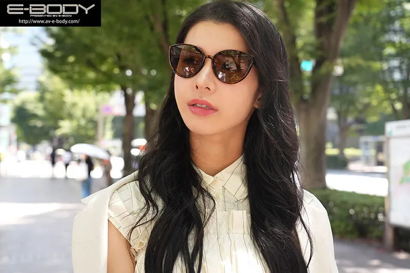 海外から緊急帰国 パ○コレ出場アジアンモデルがバキバキBODY引っ提げて鮮烈のAVデビュー 東雲つばき サンプル画像 1