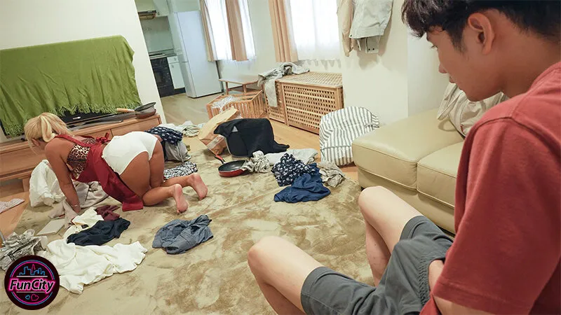 汚部屋住みの淫キャにも優しい日焼けギャルは… デカ尻で挑発してくるパート家政婦 蘭華 サンプル画像 3