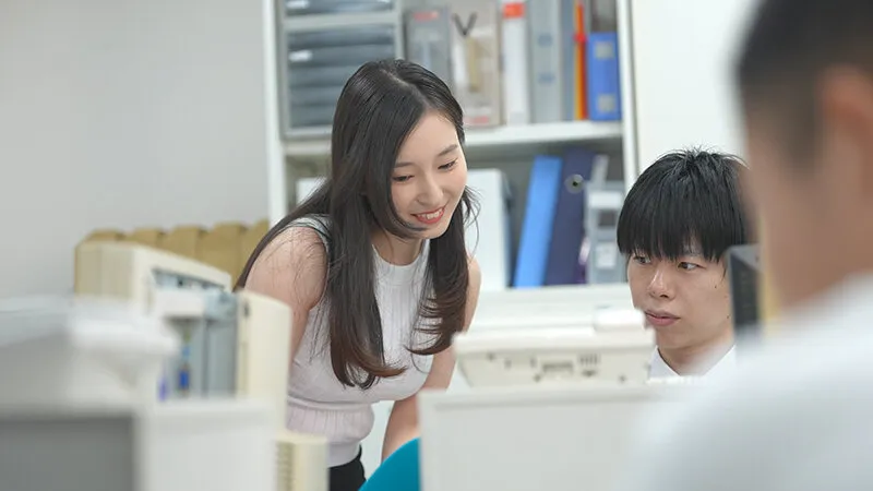 洗脳啓発まいんどふぁっかー 地味OLが催●パワーで制御不能の痴女モンスター化し男を圧倒…ッ！休日返上でチ◎ポ骨抜き中w 月野かすみ サンプル画像 2