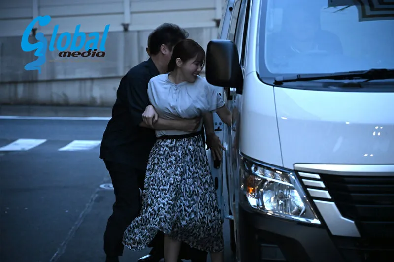 絶叫凌●レ●プ 強●される人妻 旦那の多額借金でカタに犯●れ続けた悲哀妻。拉致されて媚薬ブチ込み4P輪●！！ 波多野結衣 サンプル画像 8