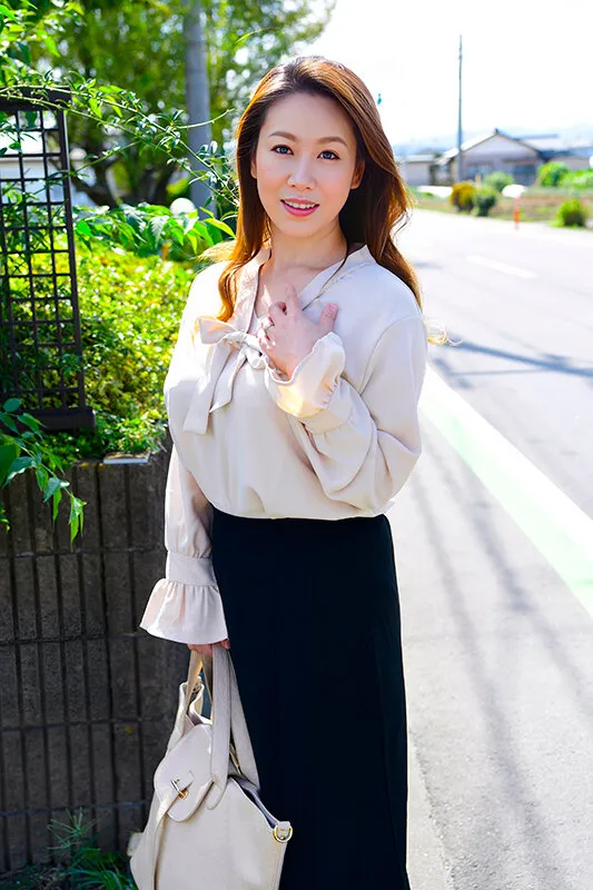 夫に内緒でAV出演 素人ドM妻が中出しセックスで本気イキ！ サンプル画像 18