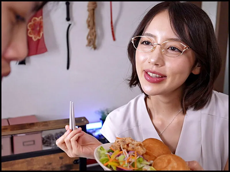 「今日もママで射精しましょうね…？」異常愛を抱く美人母に軟禁されて、絶倫勃起してしまうチ○ポを支配射精させられ続ける僕の日常。 美咲かんな サンプル画像 5