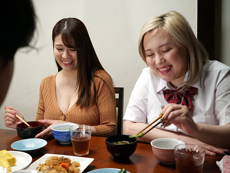 痴女られパイズリおっぱい親子丼ハーレム 田舎に引っ越してきた僕はお隣さんのムッチリW爆乳親子と悶絶逆3PSEXしまくった 田中ねね/武田怜香 サンプル画像 1