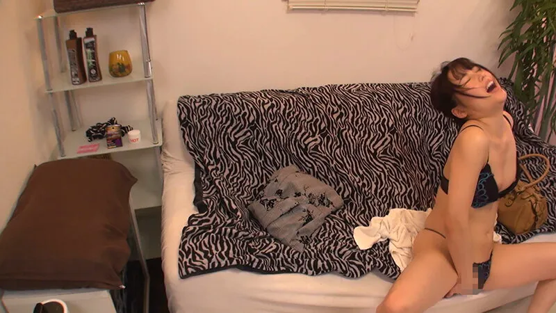 人妻発狂イキ 性欲爆発潮吹きオナニー40人5時間総集編 サンプル画像 12