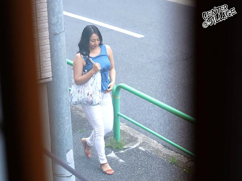 私人調●ヤリ部屋団地近隣に住むス●●カー男に狙われた人妻が性交動物に成り下がるまで… 佐久間楓43歳 サンプル画像 2