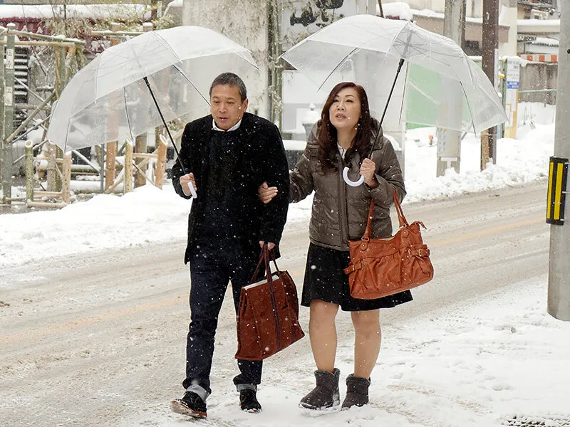 セックスレスな還暦夫婦 温泉旅行で再びイキ果てる 2 サンプル画像 1