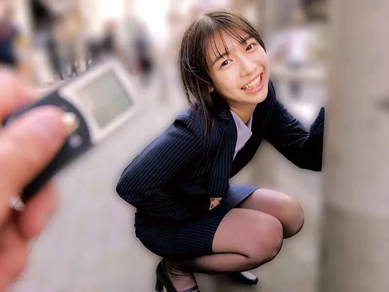 素人美少女とリモコンバイブお散歩10-黒パンストOL編-「もう我慢できません…//」人ごみの中、黒パンスト美脚ガクブル震わせイキまくってしまうOLたち！人生初の羞恥プレイでまさかのエロスイッチオン！車移動中も大胆カーオナニー！最後はホテルで心行くまで生セックス！ サンプル画像 2