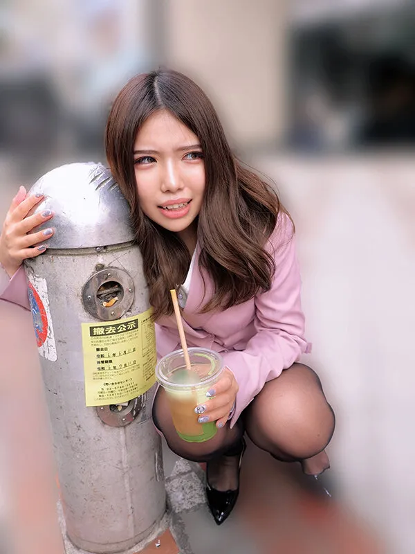 素人美少女とリモコンバイブお散歩10-黒パンストOL編-「もう我慢できません…//」人ごみの中、黒パンスト美脚ガクブル震わせイキまくってしまうOLたち！人生初の羞恥プレイでまさかのエロスイッチオン！車移動中も大胆カーオナニー！最後はホテルで心行くまで生セックス！ サンプル画像 4