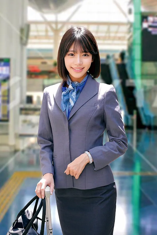 大手航空会社勤務の美人CA（キャビンアテンダント）が童貞チ○ポをノーハンドフェラ早漏改善！気品が溢れる一流のおもてなしフェラで暴発大量射精ごっくん→即フル勃起！元気すぎる童貞チ○ポを放っておけないCAはそのまま筆おろし中出しTAKE OFF サンプル画像 11