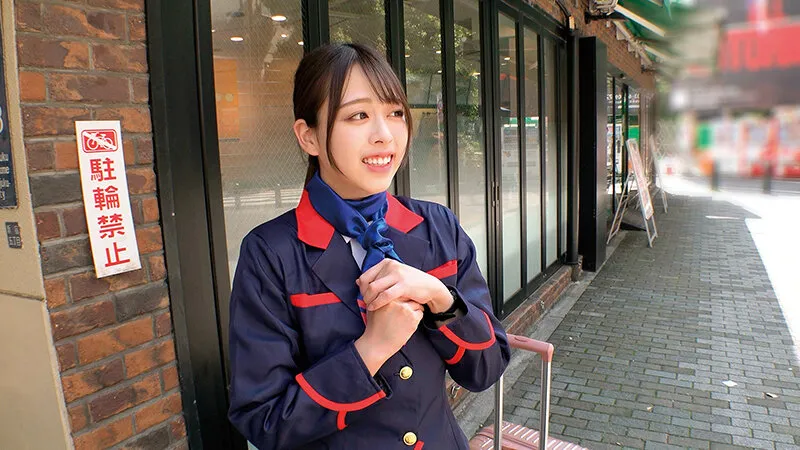 大手航空会社勤務の美人CA（キャビンアテンダント）が童貞チ○ポをノーハンドフェラ早漏改善！気品が溢れる一流のおもてなしフェラで暴発大量射精ごっくん→即フル勃起！元気すぎる童貞チ○ポを放っておけないCAはそのまま筆おろし中出しTAKE OFF サンプル画像 17