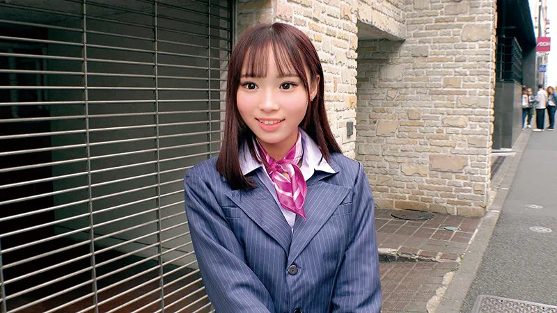 大手航空会社勤務の美人CA（キャビンアテンダント）が童貞チ○ポをノーハンドフェラ早漏改善！気品が溢れる一流のおもてなしフェラで暴発大量射精ごっくん→即フル勃起！元気すぎる童貞チ○ポを放っておけないCAはそのまま筆おろし中出しTAKE OFF サンプル画像 2