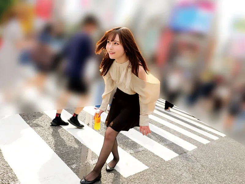 素人美少女とリモコンバイブお散歩11-黒パンストキャリアウーマン編-「もう我慢できません…//」人ごみの中、黒パンスト美脚ガクブル震わせイキまくってしまうOLたち！人生初の羞恥プレイでまさかのエロスイッチオン！車移動中も大胆カーオナニー！最後はホテルで… サンプル画像 2