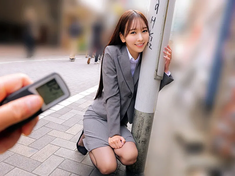 素人美少女とリモコンバイブお散歩11-黒パンストキャリアウーマン編-「もう我慢できません…//」人ごみの中、黒パンスト美脚ガクブル震わせイキまくってしまうOLたち！人生初の羞恥プレイでまさかのエロスイッチオン！車移動中も大胆カーオナニー！最後はホテルで… サンプル画像 7