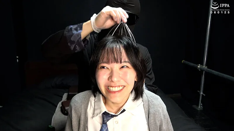 【くすぐり】「制服のまりちゃんに背徳的な人力拘束＋くすぐりマッサージ！」WAKA-087加護まり 2 サンプル画像 6