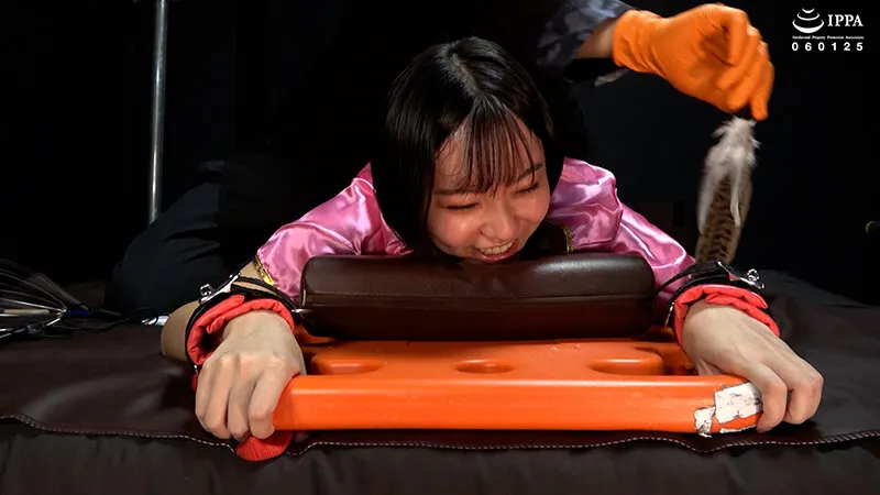 【うつ伏せ拘束くすぐり＋まりちゃんの弱点の脇腹で本気の降参宣言！？】WAKA-087加護まり 5 サンプル画像 6