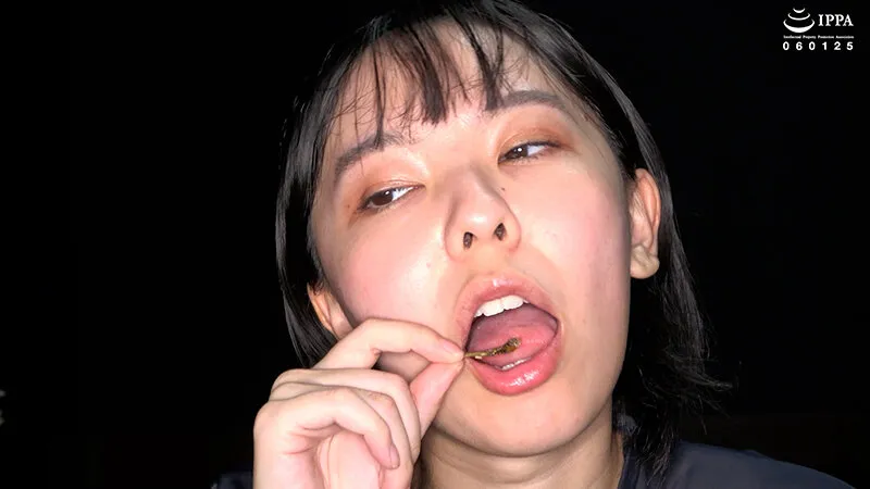 「【激レア】超貴重な口内・歯・のどちんこ観察＆小魚咀嚼巨大女プレイ！」加護まり サンプル画像 10