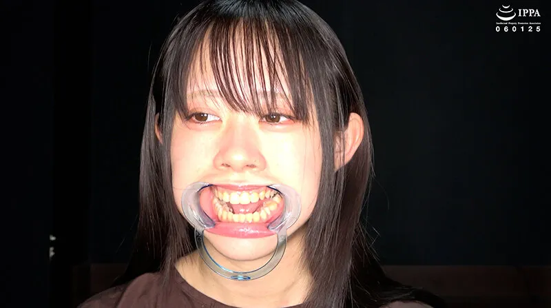 【激レア】「超貴重な口内・歯・のどちんこ観察＆小魚咀嚼巨大女プレイ！」甘井くるみ サンプル画像 2