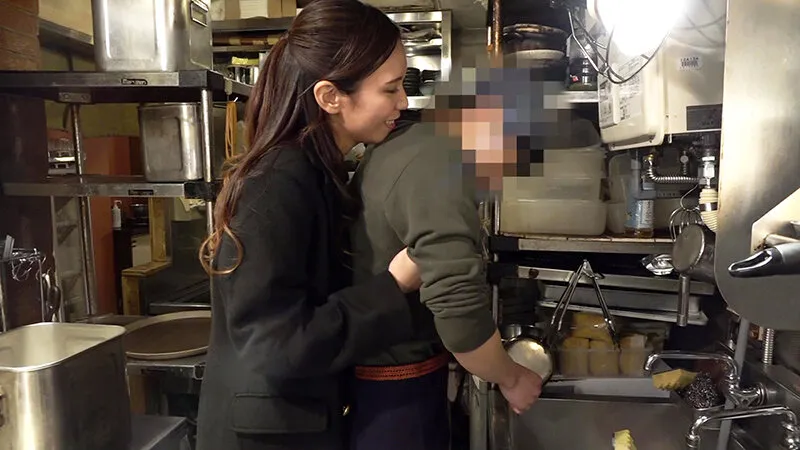 メスイキ居酒屋 痴女と二人のM男の乱痴気騒ぎ サンプル画像 1