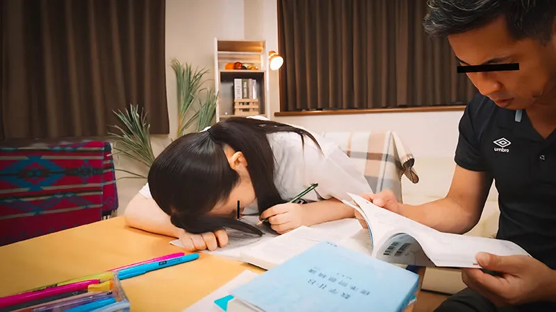 「ごめんなさい。」家庭教師をしていた教え子の大事な入試の直前に…勉強疲れでスイミンしている彼女をヤっちゃいました。 サンプル画像 13