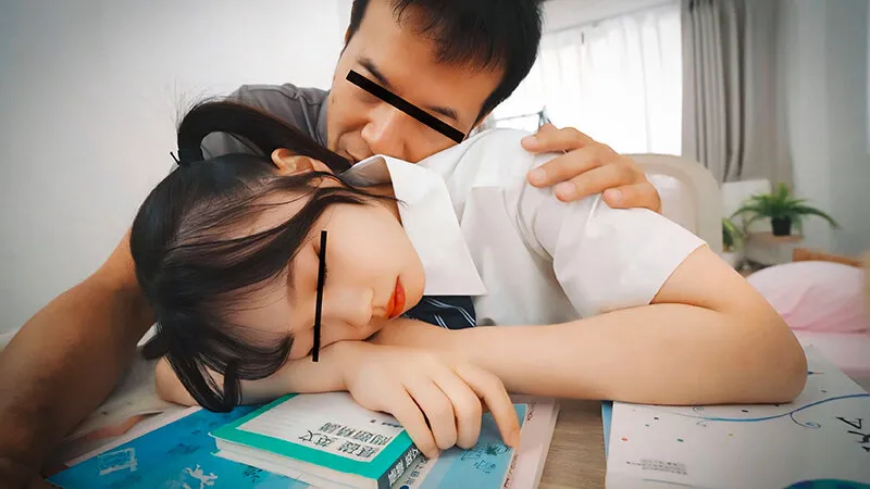 「ごめんなさい。」家庭教師をしていた教え子の大事な入試の直前に…勉強疲れでスイミンしている彼女をヤっちゃいました。 サンプル画像 9