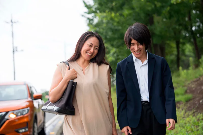 旦那がかまってくれないから…教え子との禁断の情事に嵌ってしまった元教師の人妻 佐久間楓 サンプル画像 3