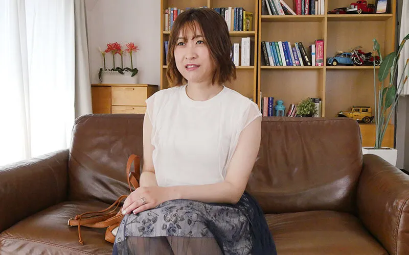 ド素人応募妻 旦那に内緒で普通のパート妻が秘めた性欲を爆発させ最後は我慢できず中出し懇願 鮎川万里香 サンプル画像 1