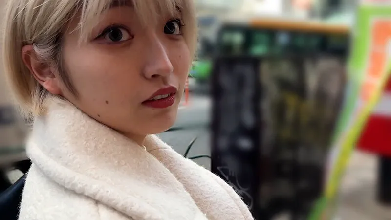 M男が街中で女性に声をかけてキスさせてもらう 美容部員 はるのちゃん サンプル画像 1