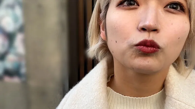 M男が街中で女性に声をかけてキスさせてもらう 美容部員 はるのちゃん サンプル画像 3