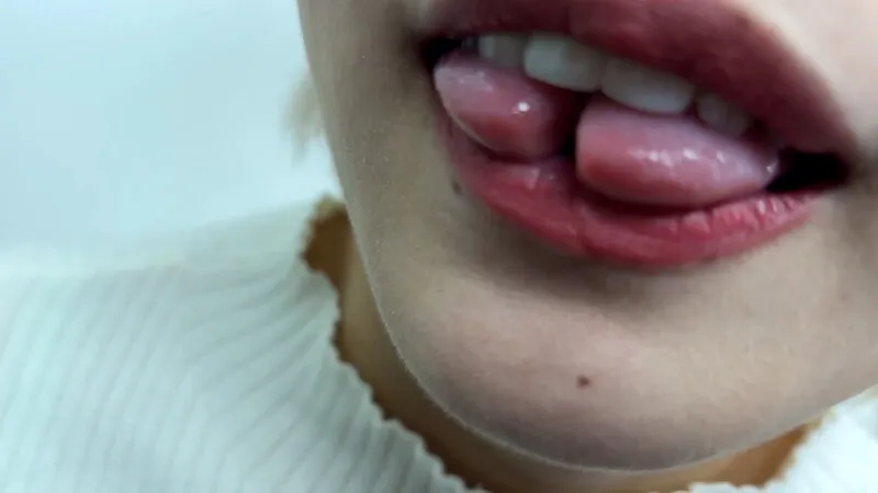 M男が街中で女性に声をかけてキスさせてもらう 美容部員 はるのちゃん サンプル画像 6