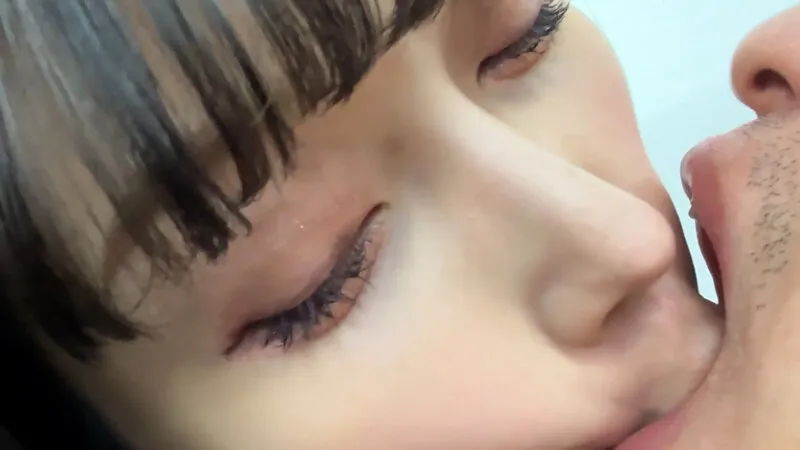 M男が街中で女性に声をかけてキスさせてもらう アパレル関係 ひなみちゃん サンプル画像 15