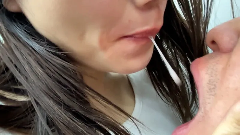 M男が街中で女性に声をかけてキスさせてもらう アパレル関係 ひなみちゃん サンプル画像 16