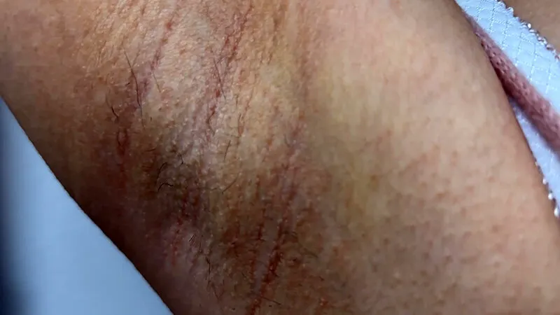 M男が街中で女性に声をかけてワキを舐めさせて貰う 食品工場事務員 みりなちゃん サンプル画像 10