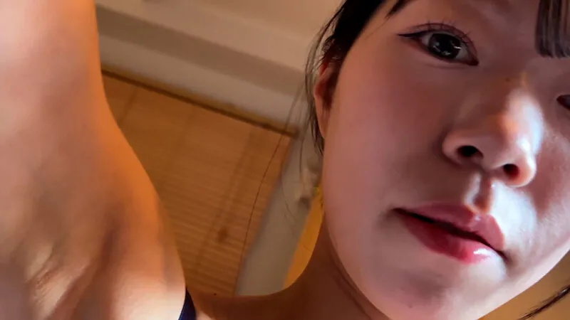 M男が街中で女性に声をかけてワキを舐めさせて貰う 交渉上手な黒髪ギャル かなちゃん サンプル画像 18