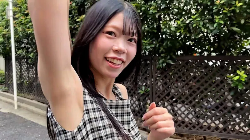 M男が街中で女性に声をかけてワキを舐めさせて貰う 交渉上手な黒髪ギャル かなちゃん サンプル画像 2