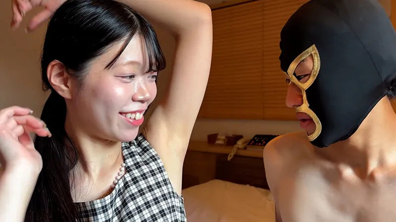 M男が街中で女性に声をかけてワキを舐めさせて貰う 交渉上手な黒髪ギャル かなちゃん サンプル画像 3