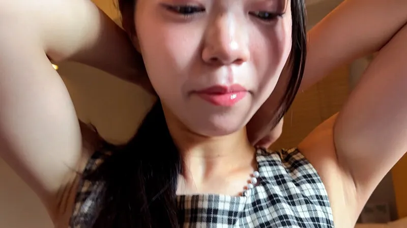 M男が街中で女性に声をかけてワキを舐めさせて貰う 交渉上手な黒髪ギャル かなちゃん サンプル画像 5