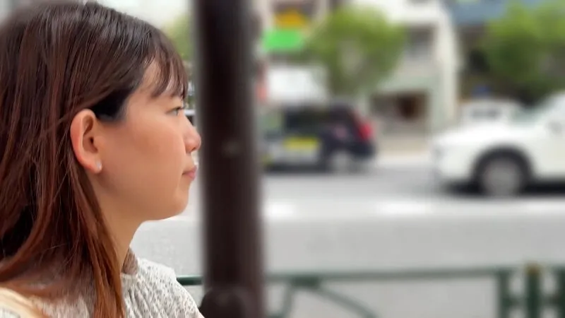 M男が街中で女性に声をかけてワキを舐めさせて貰う OL あいるちゃん サンプル画像 1