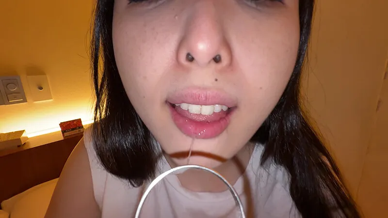 【個人撮影】横山夏希の舌ブラシで「汚舌苔」採取 サンプル画像 13