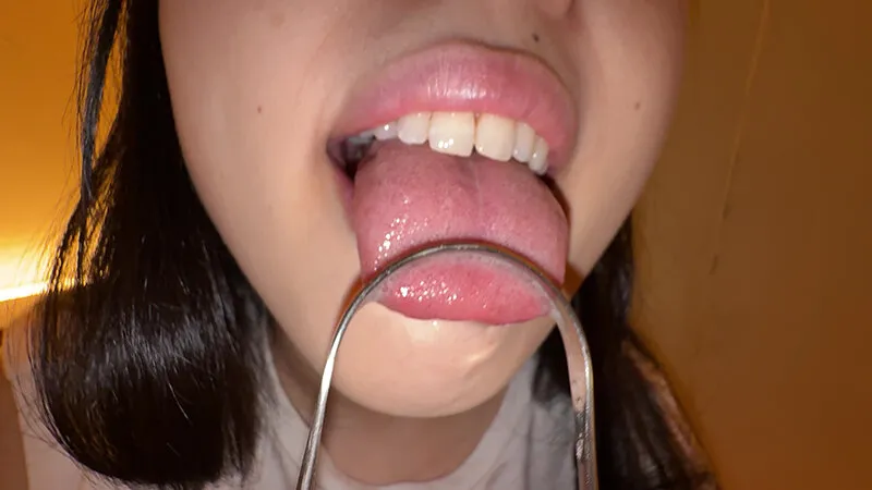 【個人撮影】横山夏希の舌ブラシで「汚舌苔」採取 サンプル画像 15