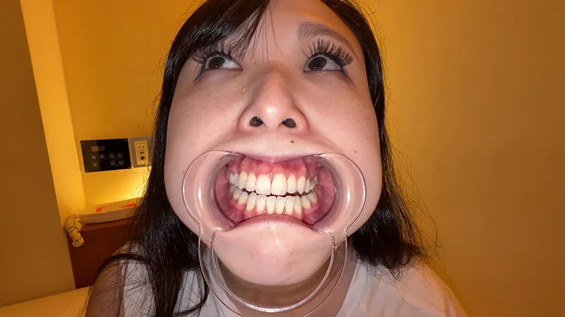 【個人撮影】横山夏希の喉チンコ触り＆肉厚舌を開口器で観察 サンプル画像 6