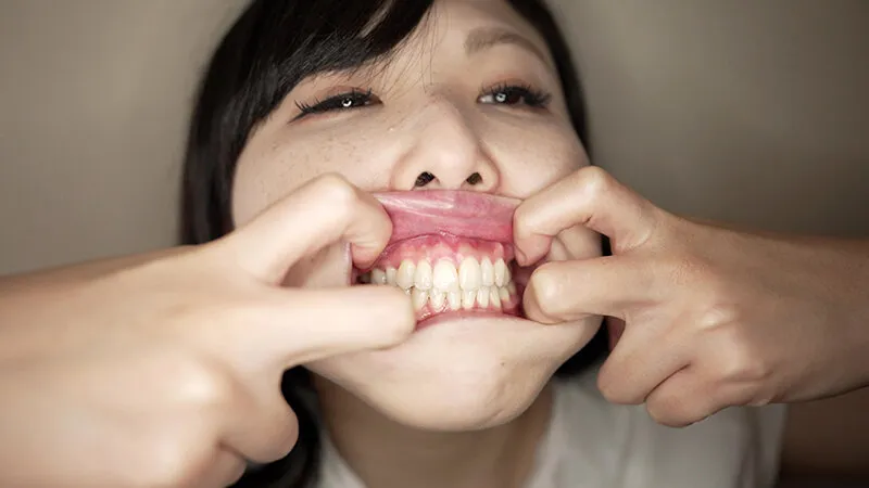 【個人撮影】横山夏希 変態男のわがままリクエスト 口臭チェック！ サンプル画像 11