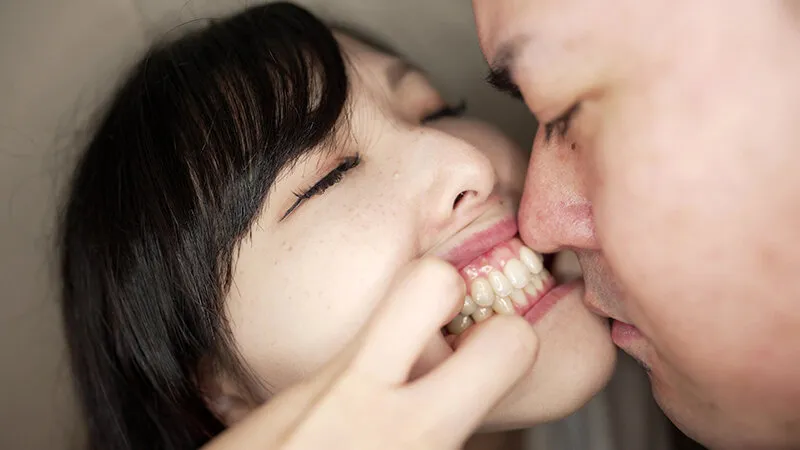 【個人撮影】横山夏希 変態男のわがままリクエスト 口臭チェック！ サンプル画像 13