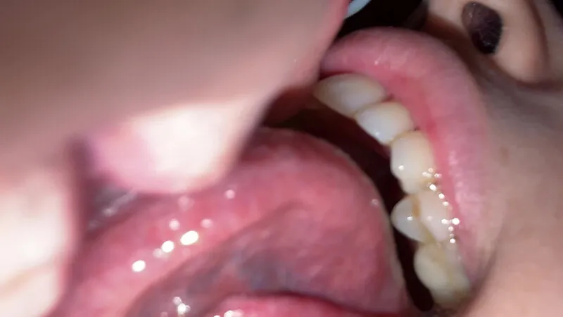 【個人撮影】横山夏希の肉厚舌ディープキス＆ツバ鼻吸い サンプル画像 5