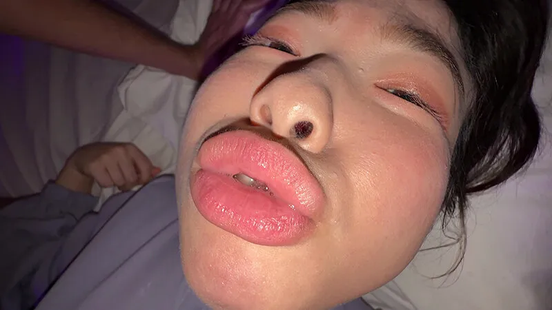 【個人撮影】谷田かりなのデカ舌ディープキス＆ツバ鼻吸い サンプル画像 12