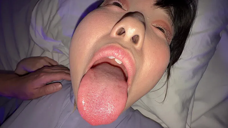 【個人撮影】谷田かりなのデカ舌ディープキス＆ツバ鼻吸い サンプル画像 2