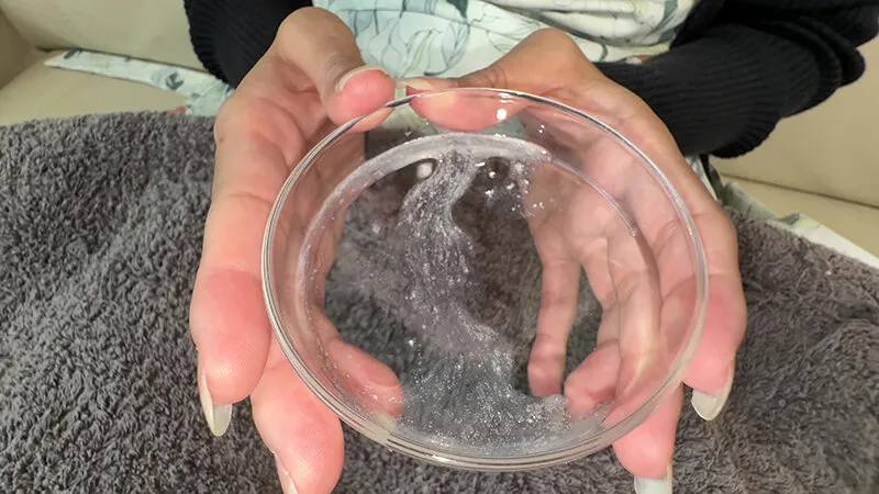 【個人撮影】旭メイサの舌ブラシで「汚舌苔」採取 サンプル画像 17